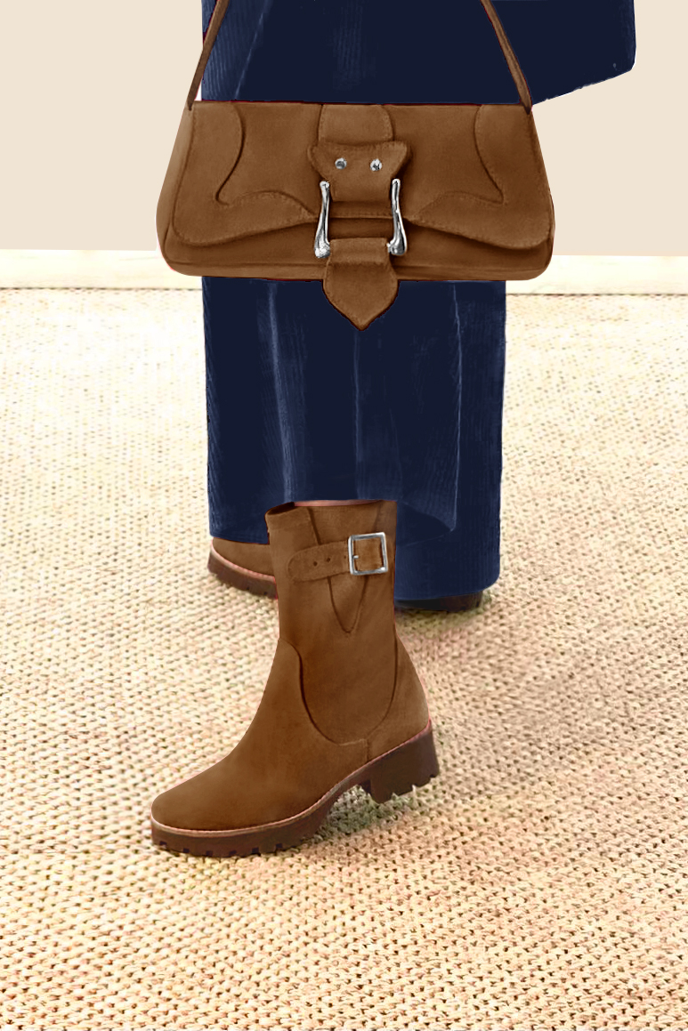 Caramel brown women's ankle boots with buckles on the sides. Round toe. Low rubber soles. Top view - Florence KOOIJMAN